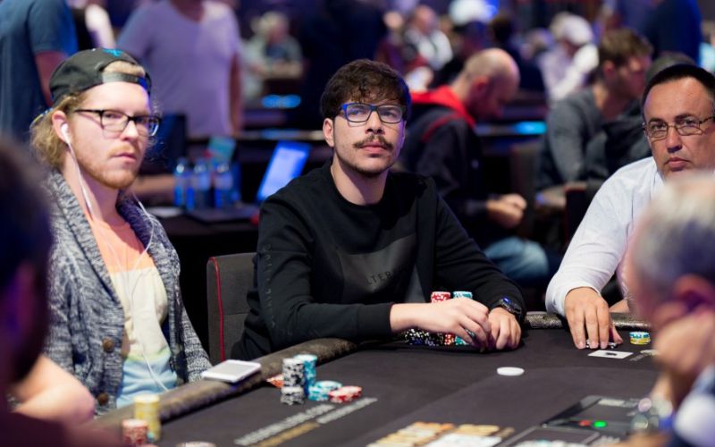 Mustapha Kanit quinto nel Sunday High Roller vinto da Viktor Blom. Bene Francesco Favia, secondo nel Bounty Builder