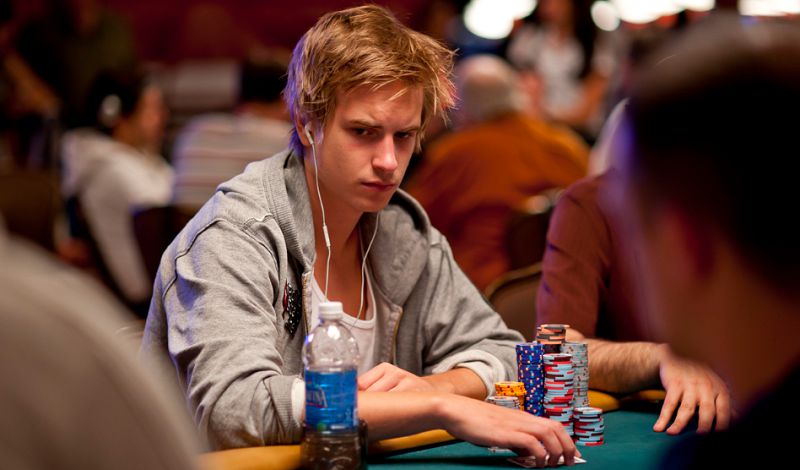 Poker high stakes, dicembre da urlo per RaúlGonzalez. Delude Viktor Blom, sotto di 234.430 dollari