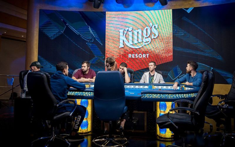 WSOP Europe Main Event – Composto il Final Table, c’è l’americano Ryan Riess. Segui la diretta streaming…