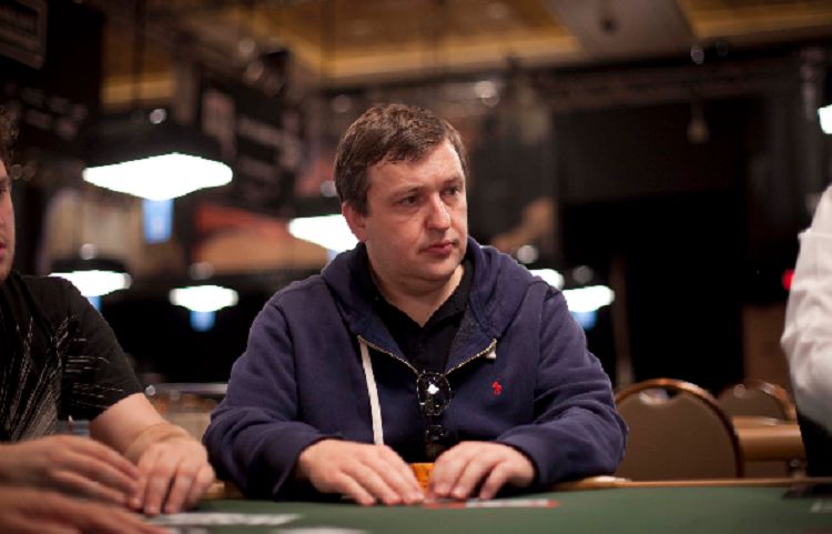 Tony G passa dalla politica agli heads up e alle challenge sul poker. Arriva una sfida tra trash talker con Phil Hellmuth?